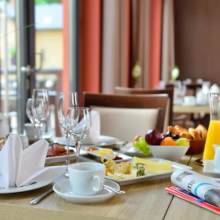 מלון Schlosshotel Blankenburg 4*