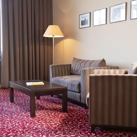 Schlosshotel Blankenburg בלאנקנבורג